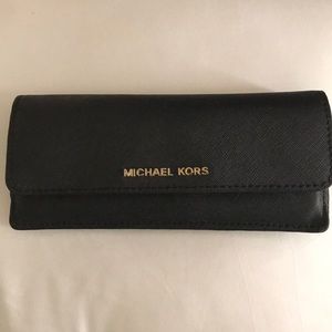 USED! Michael Kors Jet set travel Leather Wallet